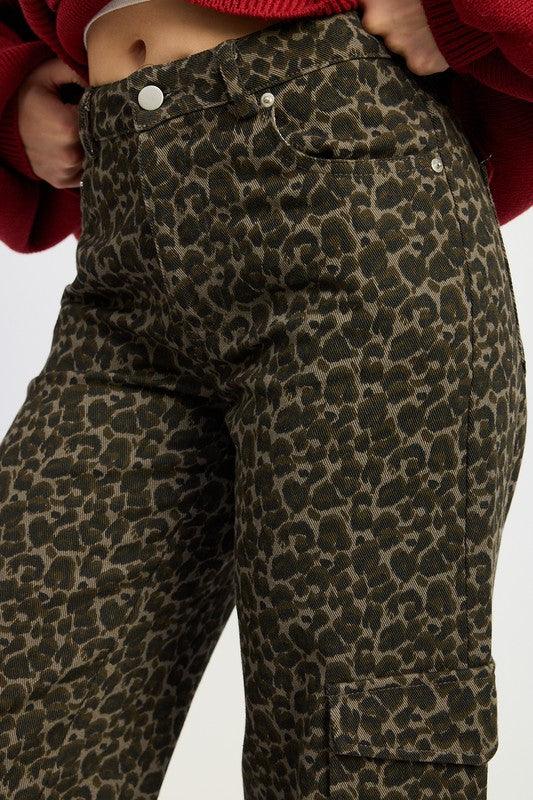 Mid Rise Wide Leg Cargo Pants - Leo’s Look Your Best