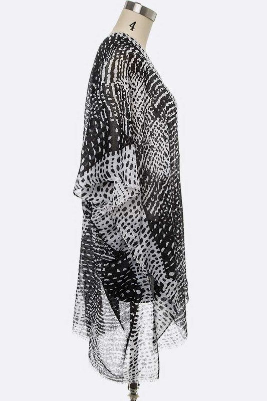 Black and white patterned kimono-style garment on a mannequin against a white background