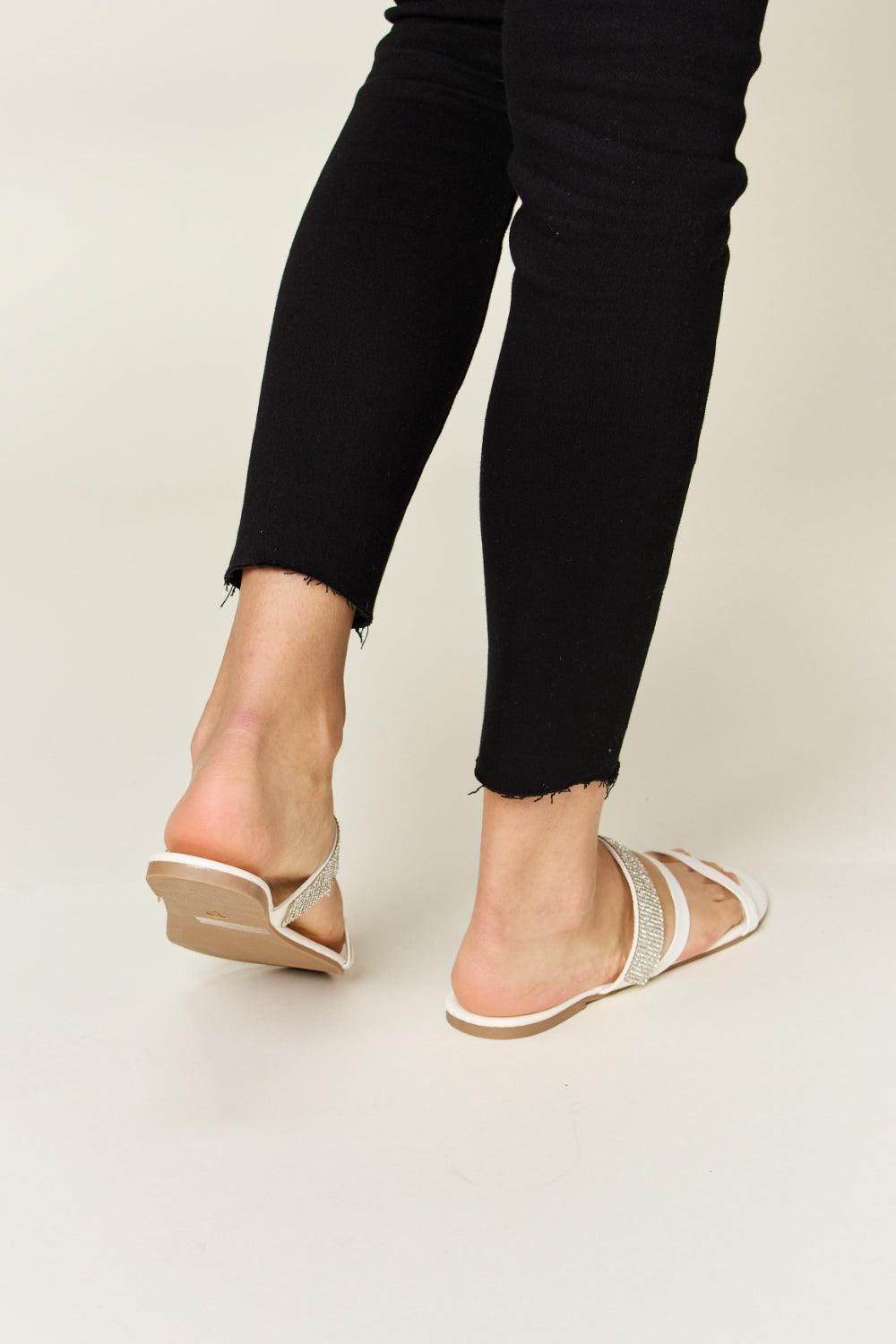 WILD DIVA Rhinestone Strappy Flat Sandals - Leo’s Look Your Best